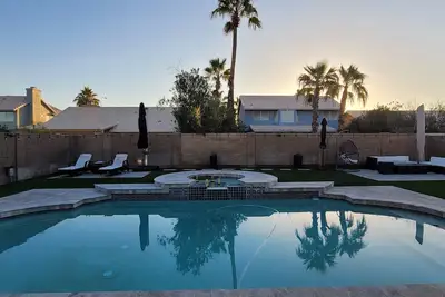 Image de Contemporary home with heated pool in Chandler Az