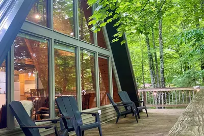 Image de Apres’ Haus: Comfy A-Frame centrally located in Whitecap Village with fireplace