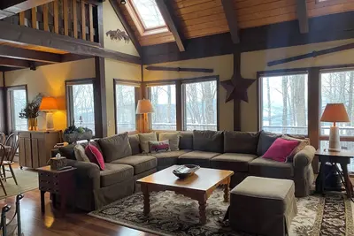 Image de \"Happy Everything\"\nWinter-Spring-Summer-Fall  \nQuechee, Vt has it all! !