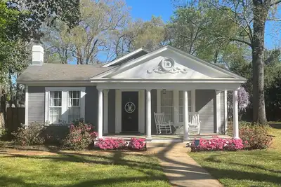 Image de Welcome to the charming McKinney Morgan House in the oldest town in Texas!