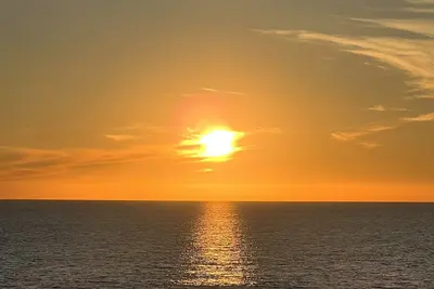 Image de Oceanfront 4 bedroom luxury in the heart of Carlsbad. Cozy and modern family casa