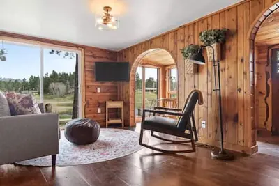 Image de Hobbit Hole: Needle Spire Views + Firepit + Sauna