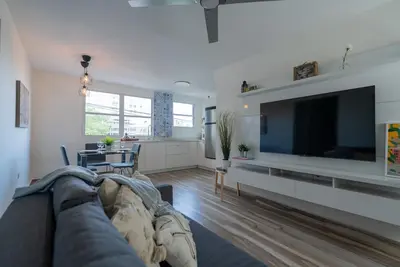 Image de Cozy & Modern. In the heart of San Juan, steps from la Placita. \nRenovated apt.