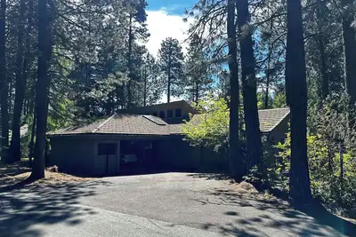 Image de Luxurious executive home located on Big Meadow Golf Course at Black Butte Ranch