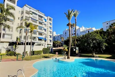 Image de Harbour Heaven: 2-Bed, 2-Bath Apartment Steps from Puerto Banus Marina and Beach