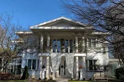 Image de Patrician villa(magnago Mi) Miami style.