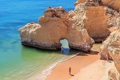Image de Grand appartement de105m2, belle terrasse de 50m2 avec vue sur piscine et jardin