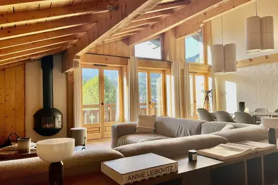 Image de Appartement de grand standing avec vue, au calme, à 300m du centre piéton.