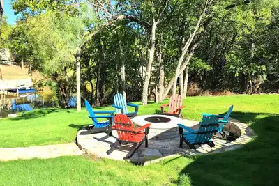 Image de Lakefront! ➟Kayaks, Fire Pit, Sparkling Clean Hot Tub