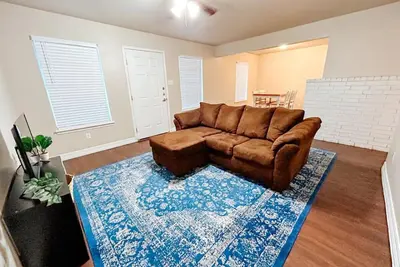 Image de Private Budget Rental–Near Downtown and Beach