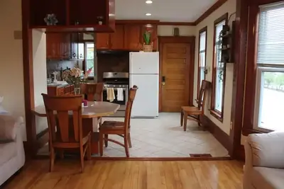 Image de Clean 2nd floor 4 bedroom Near Downtown [7-10]\n\n