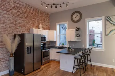 Image de Contemporary Downtown Condo\n