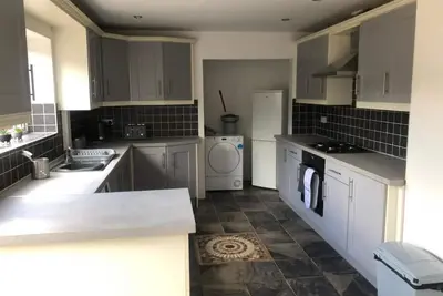 Image de 3 Bed House Ng8- Great for contractors, Close M1