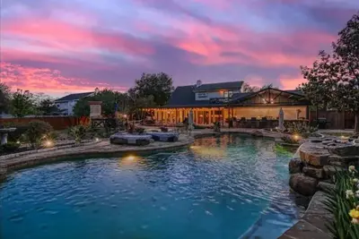 Image de Farmhaus Oasis Family home perfect resort style rental with pool and large lot