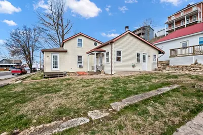 Image de In the center of all Historic Main Street has to offer