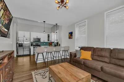 Image de Cozy Train Vibes + Rare Parking x3