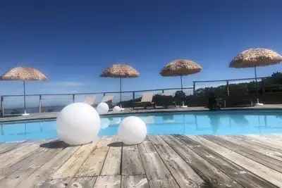 Image de Chambres d’hôtes. Vue sur la mer des Caraïbes. grande terrasse piscine.