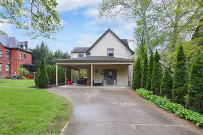 Image de Spacious~Family Friendly~King Bed~Driveway Parking~Pets~Bbq~Outdoor