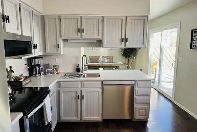 Image de 4 bedroom Cozy Townhome w\/ 1car garage. - 15 min to Downtown Denver