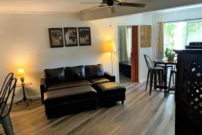 Image de Very Spacious 2br/1. 5ba Guest House, 5 min from La