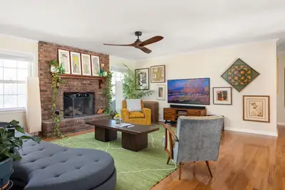 Image de Peaceful Homestead and food forest landscape