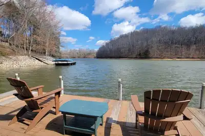 Image de Lakeside Haven w/Dock/Slip, Fire Pit, Game Room, Kayaks,