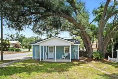 Image de Little Blue cottage on the Bay, Panama City, Historic St Andrew's Bay. Pets Ok