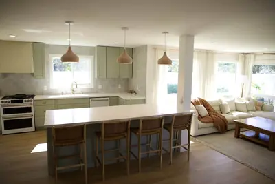 Image de North Shore Family Home - Walk to the beach