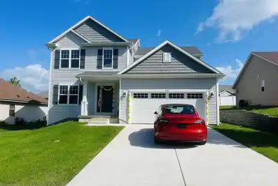 Image de Luxury Vacation Smart Home w\/ Hot-tub, Home Theatre & Xbox