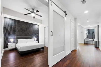 Image de Downtown | Luxury 1bd Apt. | Pool | Gym | Great Views