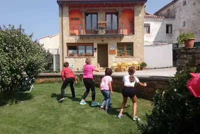 Image de Haz turismo con tu familia o amigos por Navarra desde casa rural Belástegui