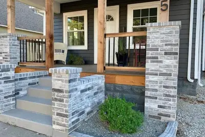 Image de Modern Bungalow at Riverfront Stadium