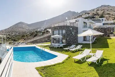 Image de Stylish Sea View Villa, A/C, Private Pool, Panoramic Vistas - Just 4 mins drive from Elounda!