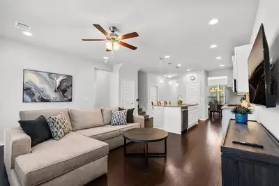 Image de Pearson Ranch Retreat: 30 Day Min, Apple, The Domain, Austin High Tech Corridor