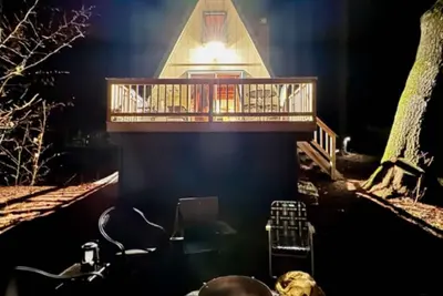 Image de Cozy Adirondack Cabin Near Lake George w/ Wood Burning Stove & Lake Access\n