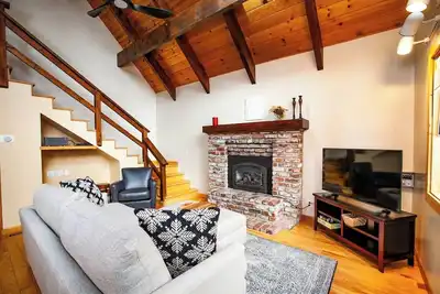 Image de Paradigm Chalet - Workspace, by Skiing