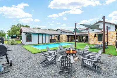 Image de Swimming pool, hot tub, golf course views