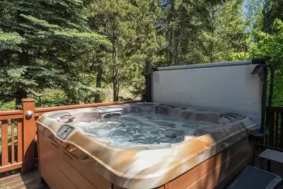 Image de 1. 5 miles from Ski Lift for  Mountain Resort & Views of Whitefish Lake + Hot Tub!
