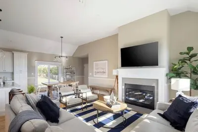 Image de A  cozy and family-friendly haven with heated pool, minutes from the beach