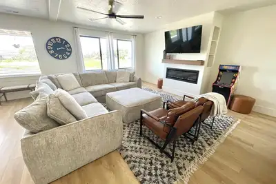 Image de Brand new apartment, sleeps 10, Ideal location in Utah county. High end finishes