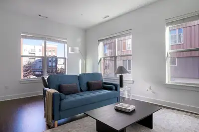 Image de Hip Alewife 2br w/ Gym & W/D, nr Red Line, by Blueground