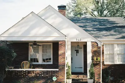 Image de Spacious, charming cottage perfect for Masters Tournament