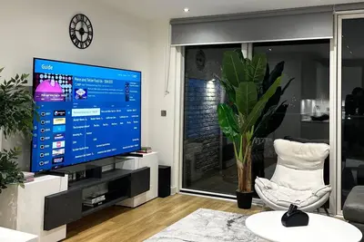 Image de Beautiful 2-Bed High Rise Apartment in Royal Wharf