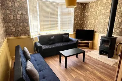 Image de Inviting 4-Bed House near Heathrow w/ Fireplace