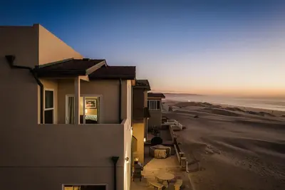 Image de Strandcastle Beach House 2. 0 - Oceanfront! - You're right on the sand! \n