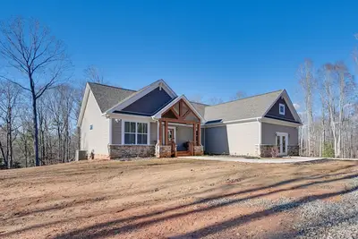 Image de Home Gym & Fireplace: Roaring River Retreat