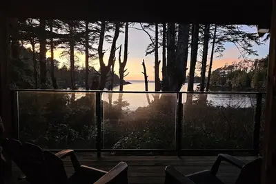 Image de Private Sauna · Oceanfront Cabin w/ Views! Steps to the Beach! ⎮Hidden Pearl