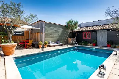 Image de Bordeaux Centre Piscine Calme Luxe confort et sérénité 5 étoiles