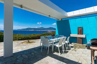 Image de A Casa di Cappelli, Belle villa pied dans l'eau avec vue sur le Golfe d'Ajaccio