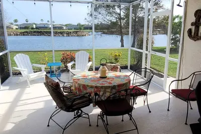 Image de Stoneybrook Golf Community, Fl. One storey home on Golf Course and Water Views